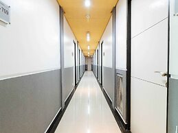 RedDoorz Plus @ Banawe Quezon City Weekly Stay