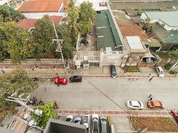 RedDoorz Plus @ Banawe Quezon City Weekly Stay