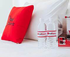 RedDoorz Plus @ Banawe Quezon City Weekly Stay