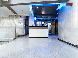 RedDoorz Plus @ Banawe Quezon City Weekly Stay