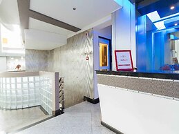 RedDoorz Plus @ Banawe Quezon City Weekly Stay