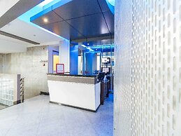 RedDoorz Plus @ Banawe Quezon City Weekly Stay