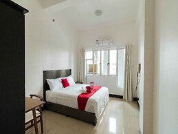 RedDoorz Plus @ Banawe Quezon City Weekly Stay