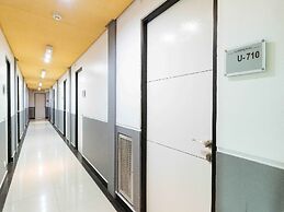 RedDoorz Plus @ Banawe Quezon City Weekly Stay