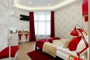 Budapest Holidays Fashion