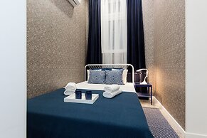 Budapest Holidays Fashion