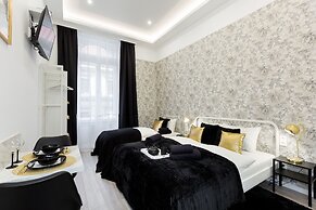 Budapest Holidays Fashion