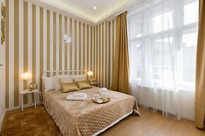 Budapest Holidays Fashion