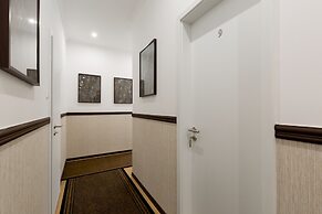 Budapest Holidays Fashion