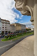 Budapest Holidays Fashion