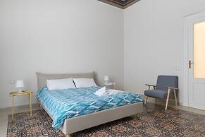 Casa Darsena with Sea View Balcony