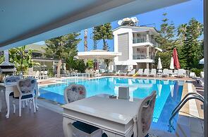 Clover Magic Altinkum Park Hotel