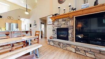 Mammoth Green #214 3 Bedroom Condo