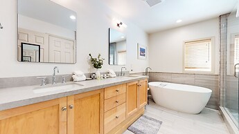 Mammoth Green #214 3 Bedroom Condo