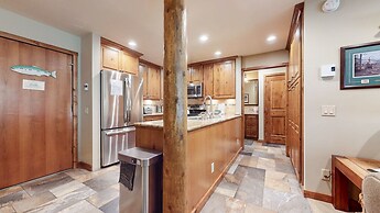 Summit #81 1 Bedroom Condo