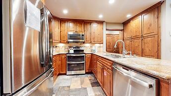 Summit #81 1 Bedroom Condo