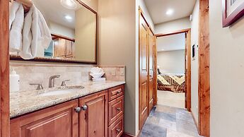 Summit #81 1 Bedroom Condo