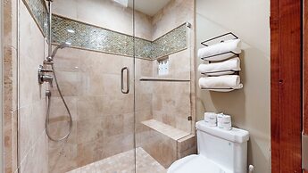 Summit #81 1 Bedroom Condo