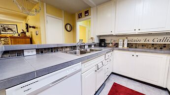 Summit #3 1 Bedroom Condo