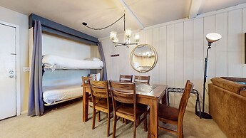 Summit #55 1 Bedroom Condo