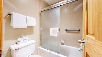 Summit #55 1 Bedroom Condo