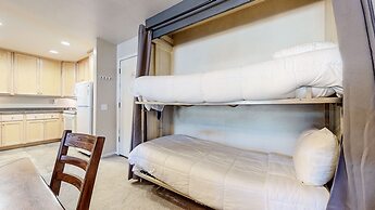 Summit #55 1 Bedroom Condo