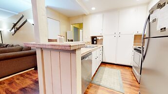 Summit #49 1 Bedroom Condo