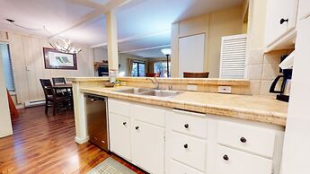 Summit #49 1 Bedroom Condo