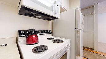 Summit 234 Pet-Friendly, Quaint, Walk to Eagle Lodge by RedAwning