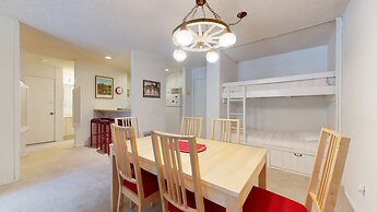 Summit 234 Pet-Friendly, Quaint, Walk to Eagle Lodge by RedAwning