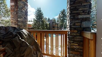 Summit 234 Pet-Friendly, Quaint, Walk to Eagle Lodge by RedAwning