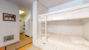 Summit 234 Pet-Friendly, Quaint, Walk to Eagle Lodge by RedAwning