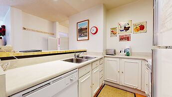 Summit 234 Pet-Friendly, Quaint, Walk to Eagle Lodge by RedAwning