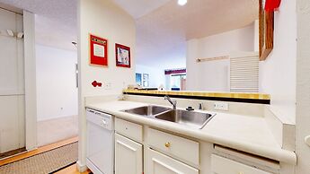 Summit 234 Pet-Friendly, Quaint, Walk to Eagle Lodge by RedAwning