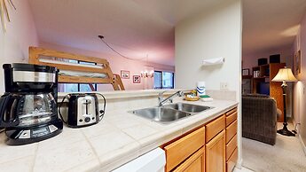 Summit #248 1 Bedroom Condo