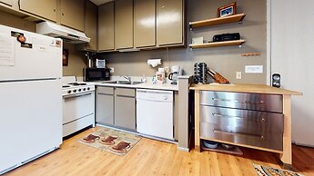 Summit 258 Pet-Friendly, Comfortable, Great Complex Amenities by RedAw