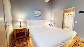 Summit 258 Pet-Friendly, Comfortable, Great Complex Amenities by RedAw