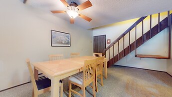 Summit 277 Pet-Friendly, Open Floor Plan, Walk to the Slopes by RedAwn