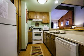 Summit 277 Pet-Friendly, Open Floor Plan, Walk to the Slopes by RedAwn