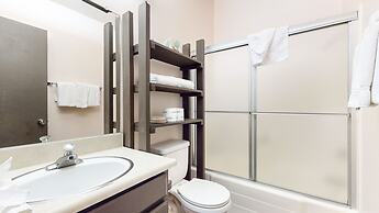 Summit 277 Pet-Friendly, Open Floor Plan, Walk to the Slopes by RedAwn