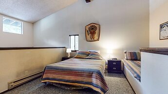 Summit 277 Pet-Friendly, Open Floor Plan, Walk to the Slopes by RedAwn