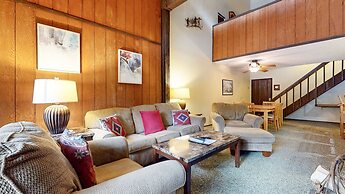 Summit 277 Pet-Friendly, Open Floor Plan, Walk to the Slopes by RedAwn