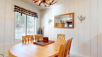 Summit 237 Pet-Friendly, Rustic, On Free Shuttle Route by RedAwning