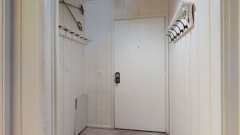 Summit 237 Pet-Friendly, Rustic, On Free Shuttle Route by RedAwning