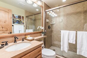 Courchevel 14 Remodeled Light and Bright Mountain Cabin, Walk to Canyo