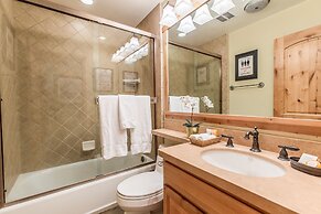 Courchevel 14 Remodeled Light and Bright Mountain Cabin, Walk to Canyo