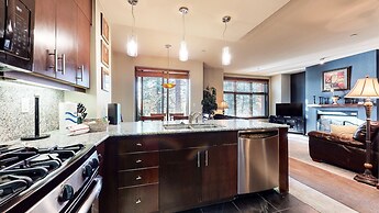 Solstice 4 Modern, Private Washer Dryer, Close to Eagle Lodge by Redaw