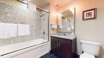 Solstice 4 Modern, Private Washer Dryer, Close to Eagle Lodge by Redaw