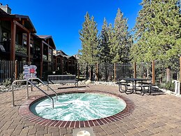 Solstice 4 Modern, Private Washer Dryer, Close to Eagle Lodge by Redaw