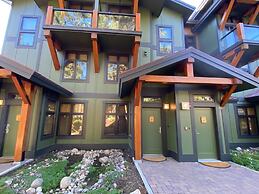 Solstice 4 Modern, Private Washer Dryer, Close to Eagle Lodge by Redaw